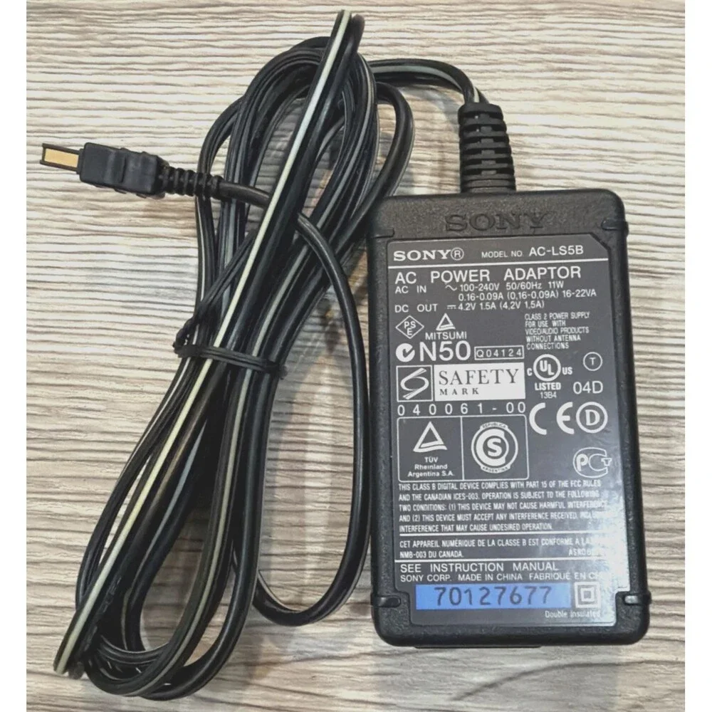 Genuine Sony AC-L25B AC Power Adapter Charger 18W OEM AC 100-240V